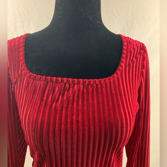 Burgundy Rib-knit Velvet Tee - Picture 7 of 9